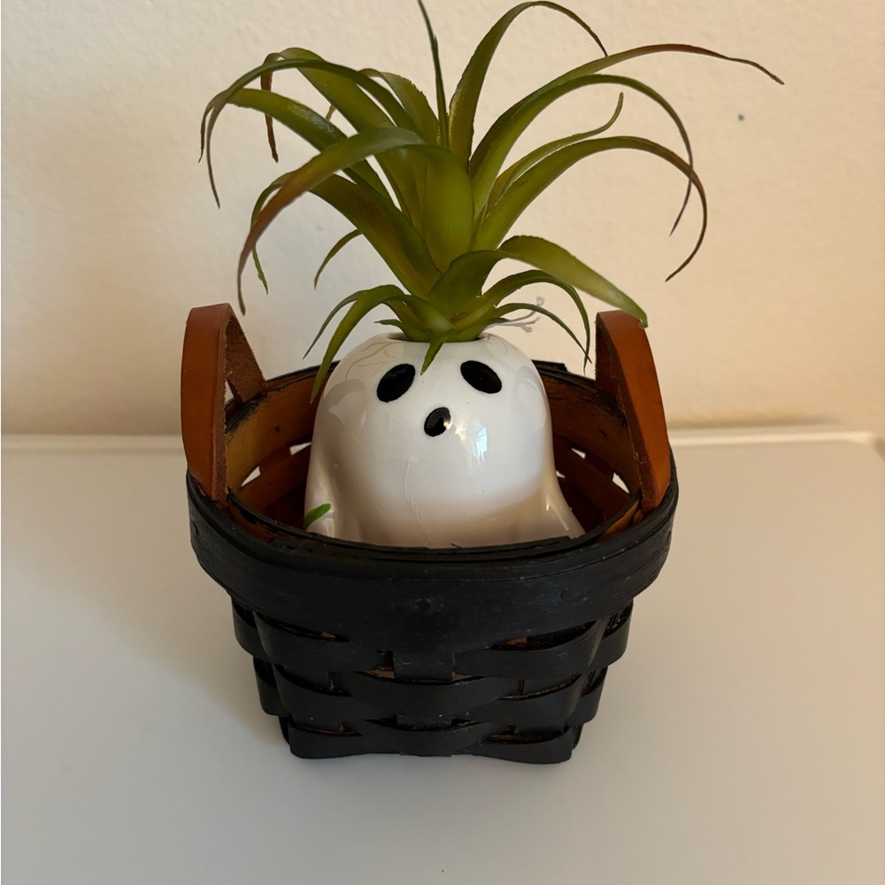 Longaberger Mini Round Basket with Protector and Ceramic Ghost with Faux Plant